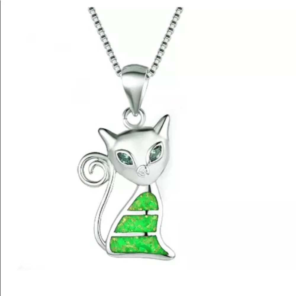 BRAND NEW.925 STERLING GREEN OPAL CAT NECKLACE